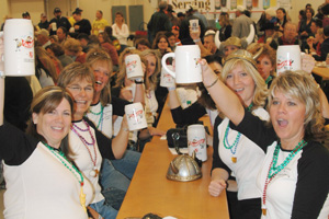 Oktoberfest_0912_drinkers